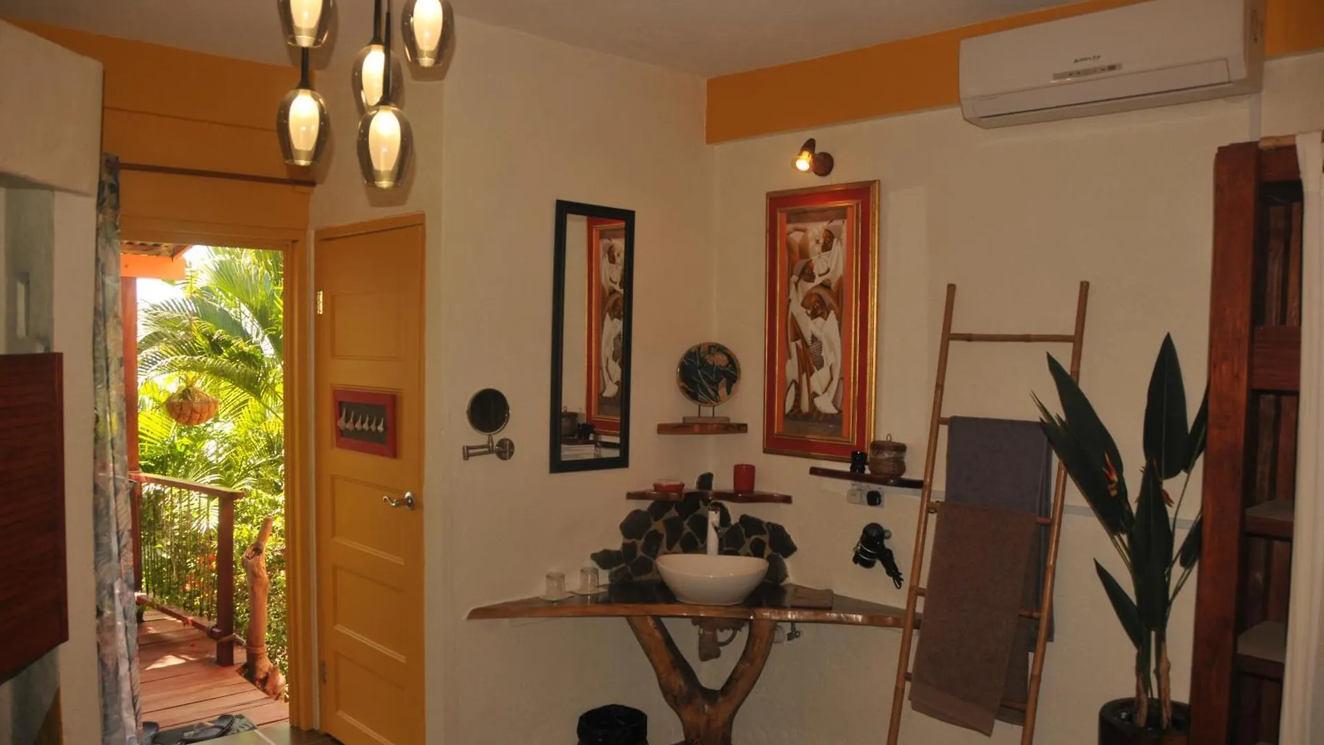 Mango Island Lodges Saint Joseph
