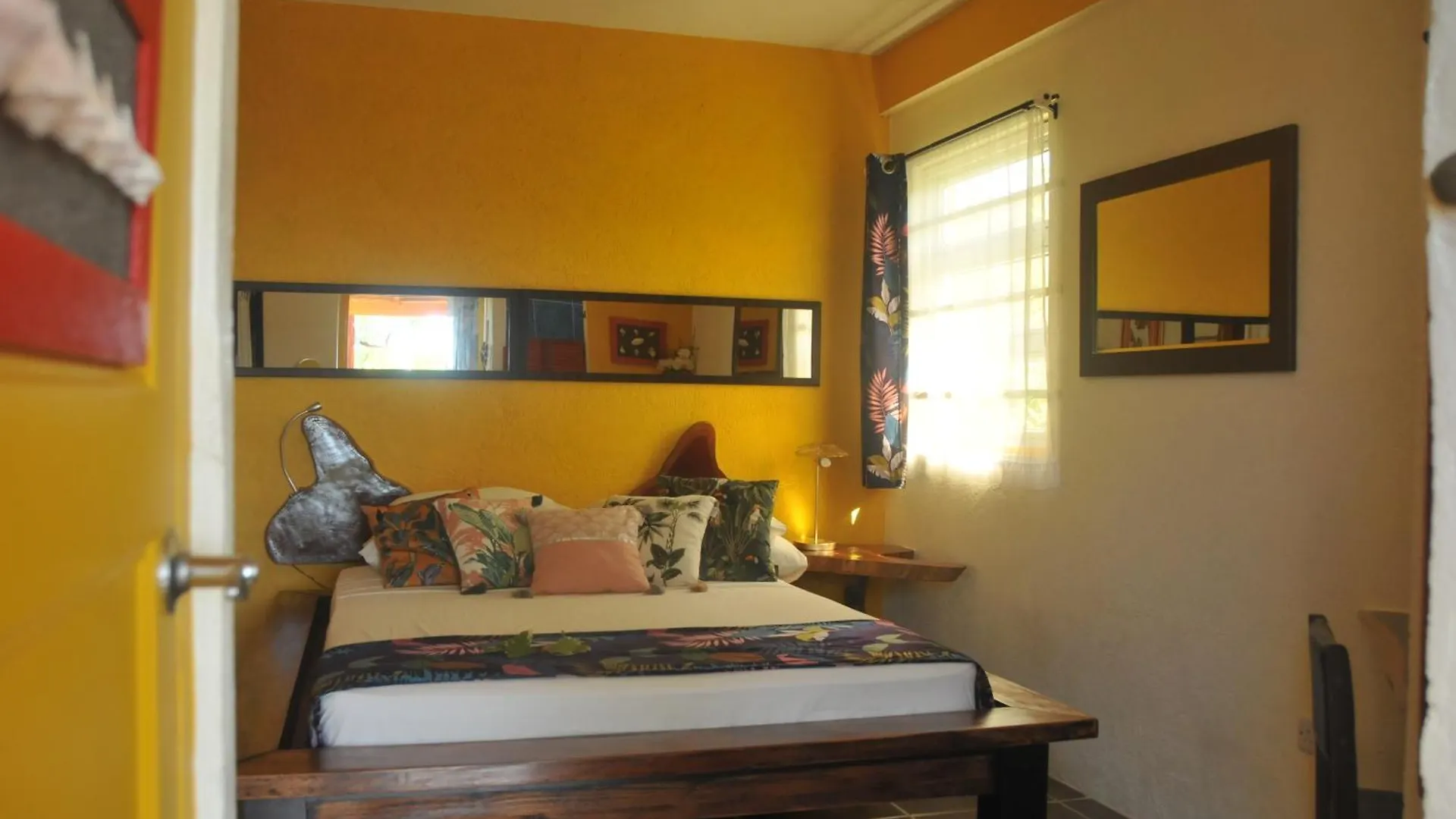 Mango Island Lodges Saint Joseph Hotel