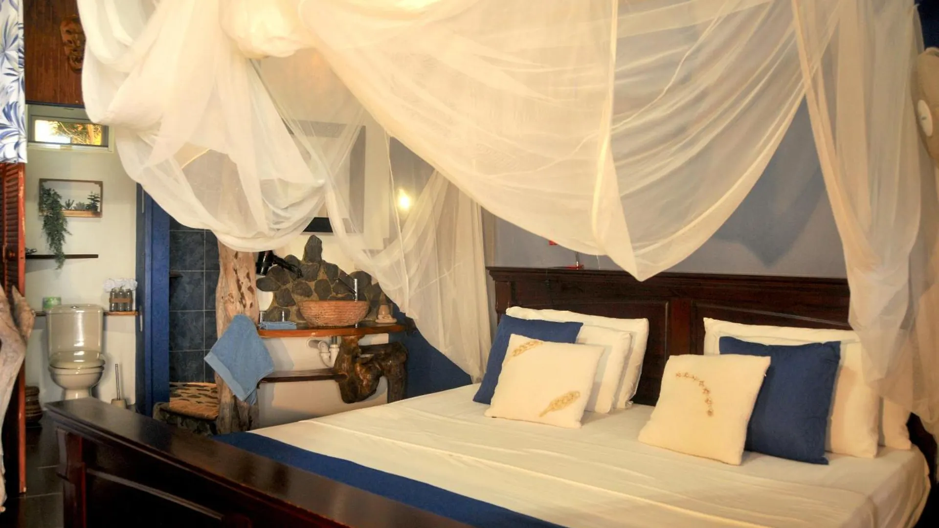 Mango Island Lodges Saint Joseph Hotel